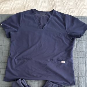FIGS CASMA 3 pocket scrub top in Navy size XL